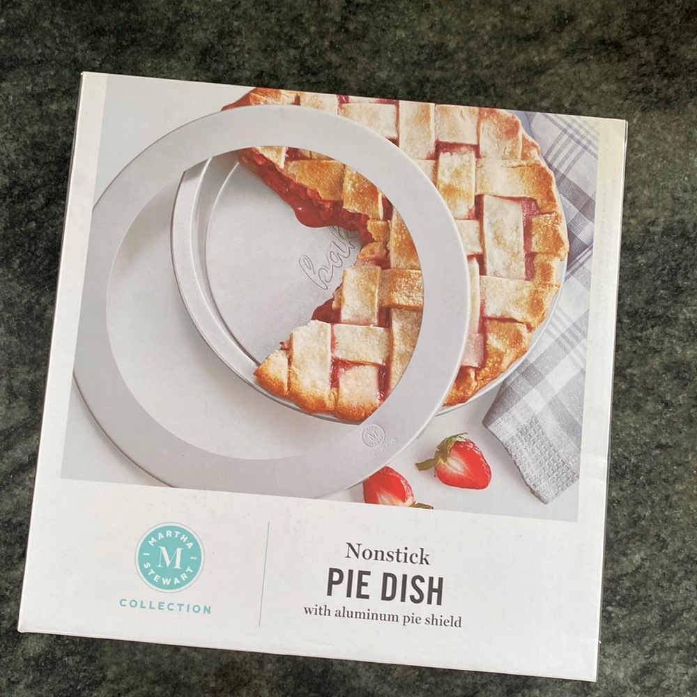 Martha Stewart Nonstick Pie Dish with Aluminum Pie Shield